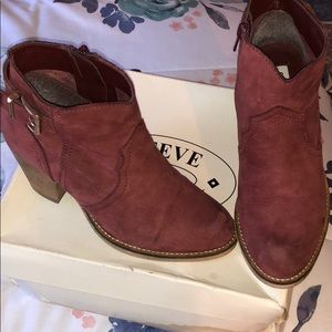 Steve Madden vintage style low cut cow girls booty